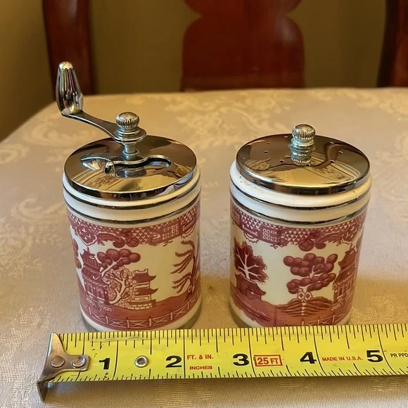 Flintridge Olde Thompson Red Mill salt mill and pepper mill set, rare! - Picture 7 of 8